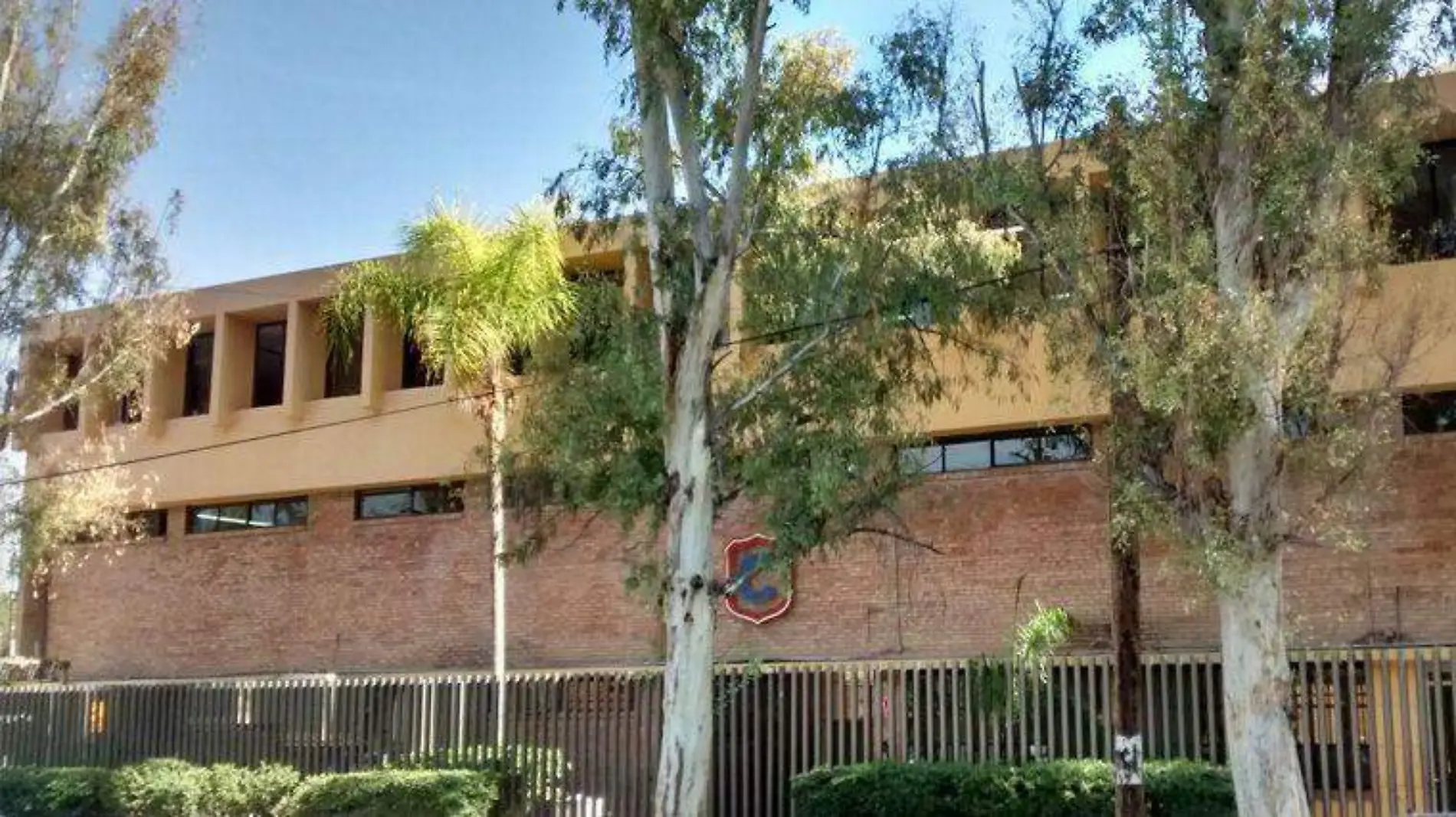 21 WEB Suspenden clases en el Cervantes1